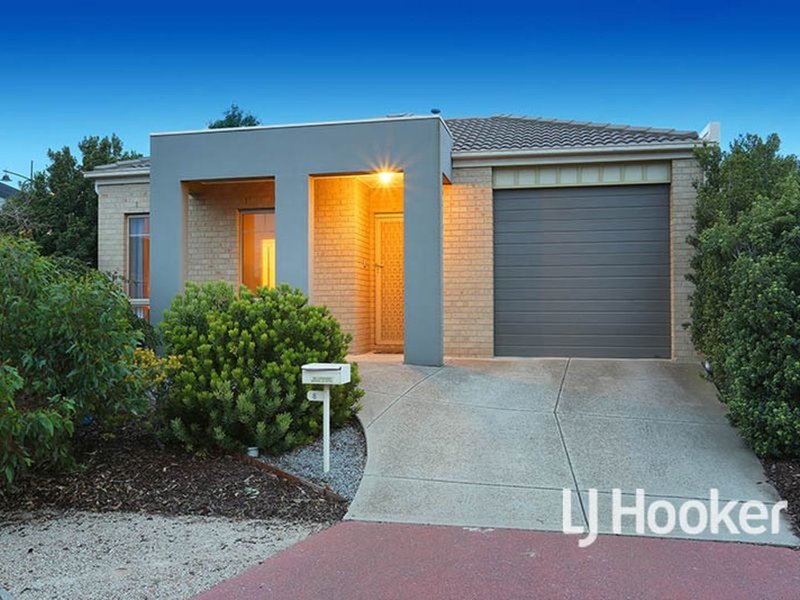 8 Tanner Mews, Point Cook VIC 3030