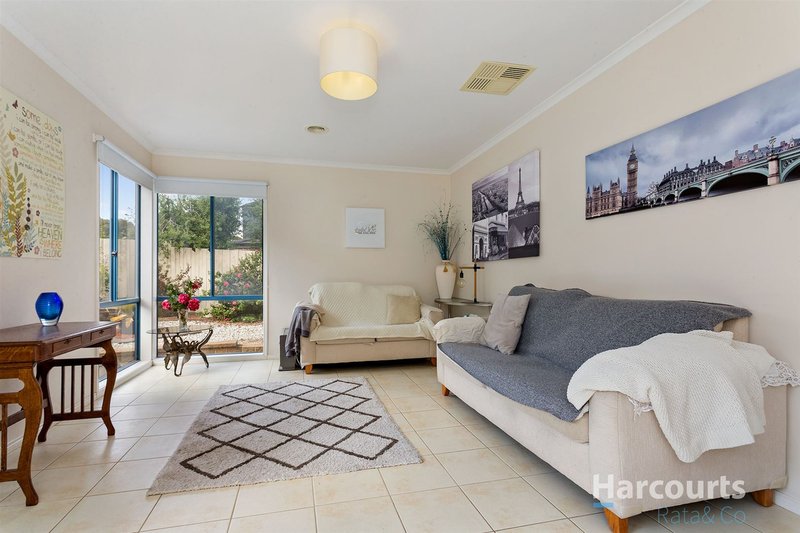 Photo - 8 Taree Place, Mill Park VIC 3082 - Image 4