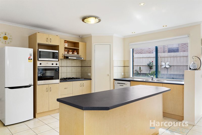 Photo - 8 Taree Place, Mill Park VIC 3082 - Image 6