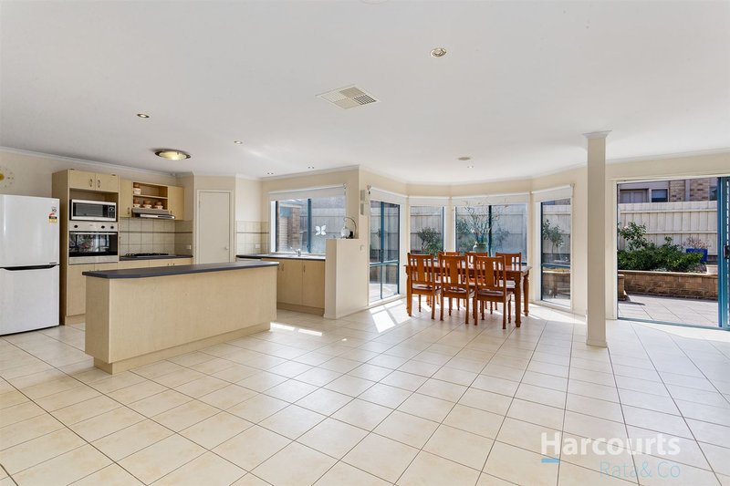 Photo - 8 Taree Place, Mill Park VIC 3082 - Image 7