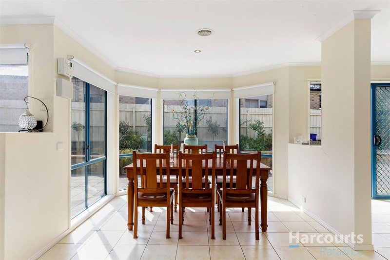 Photo - 8 Taree Place, Mill Park VIC 3082 - Image 9