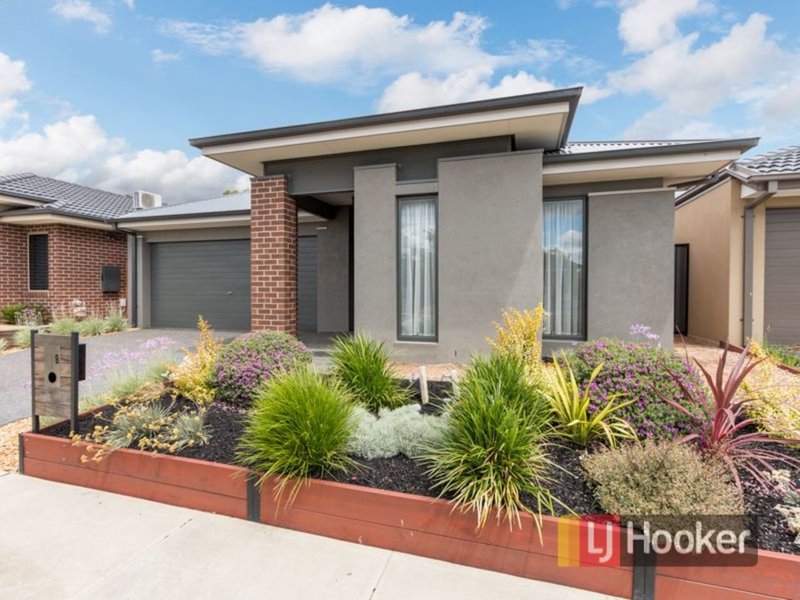 8 Tawleed Grove, Clyde North VIC 3978