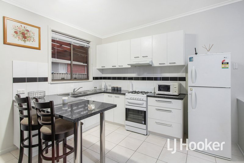 Photo - 8 Teal Court, Dandenong North VIC 3175 - Image 3