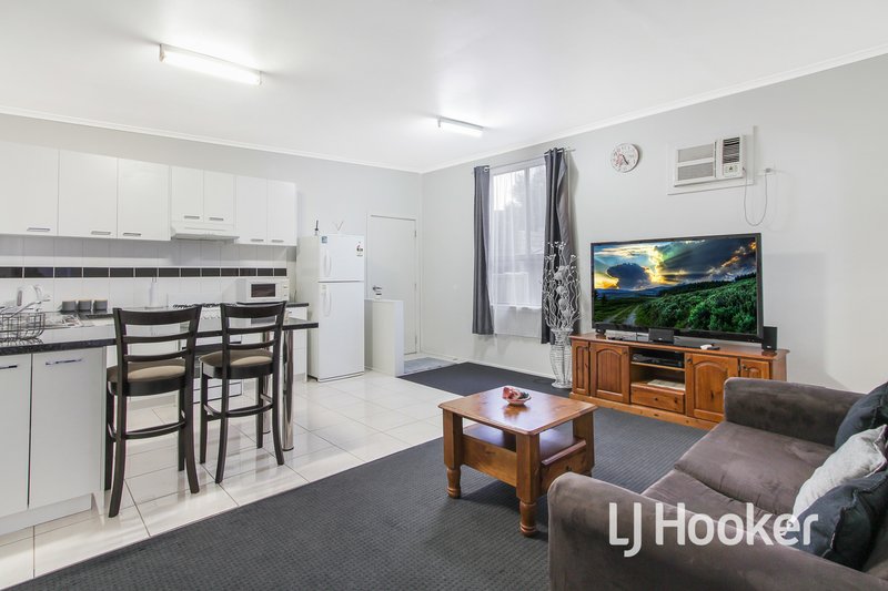 Photo - 8 Teal Court, Dandenong North VIC 3175 - Image 4