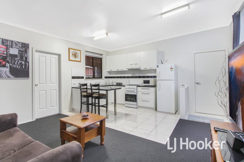 Photo - 8 Teal Court, Dandenong North VIC 3175 - Image 6