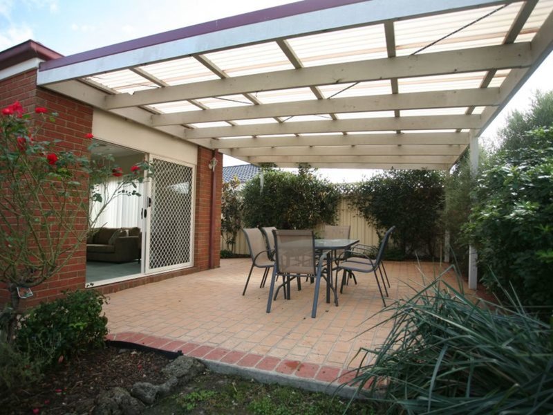 Photo - 8 Teal Place, Pakenham VIC 3810 - Image 10