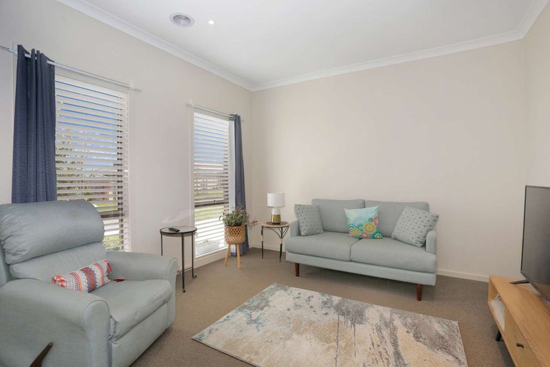 Photo - 8 Telopea Avenue, Wallan VIC 3756 - Image 3