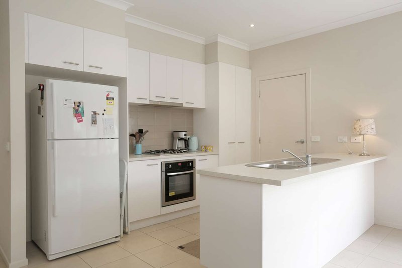 Photo - 8 Telopea Avenue, Wallan VIC 3756 - Image 4