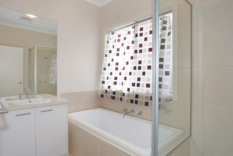 Photo - 8 Telopea Avenue, Wallan VIC 3756 - Image 6