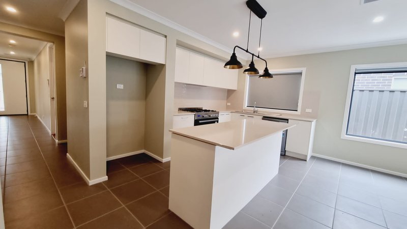 Photo - 8 Tesla Road, Rockbank VIC 3335 - Image 5