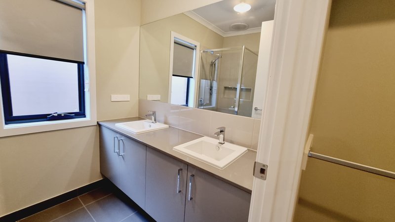 Photo - 8 Tesla Road, Rockbank VIC 3335 - Image 10