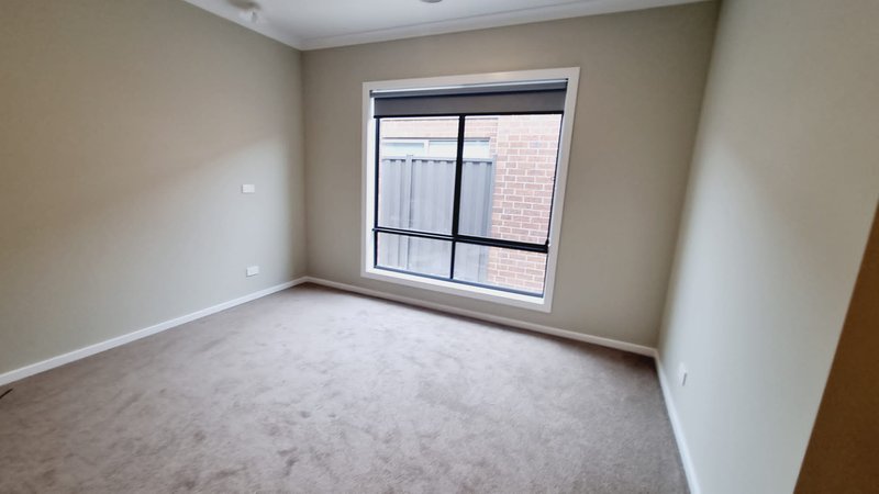 Photo - 8 Tesla Road, Rockbank VIC 3335 - Image 11