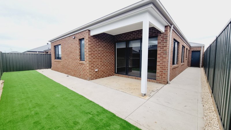 Photo - 8 Tesla Road, Rockbank VIC 3335 - Image 15