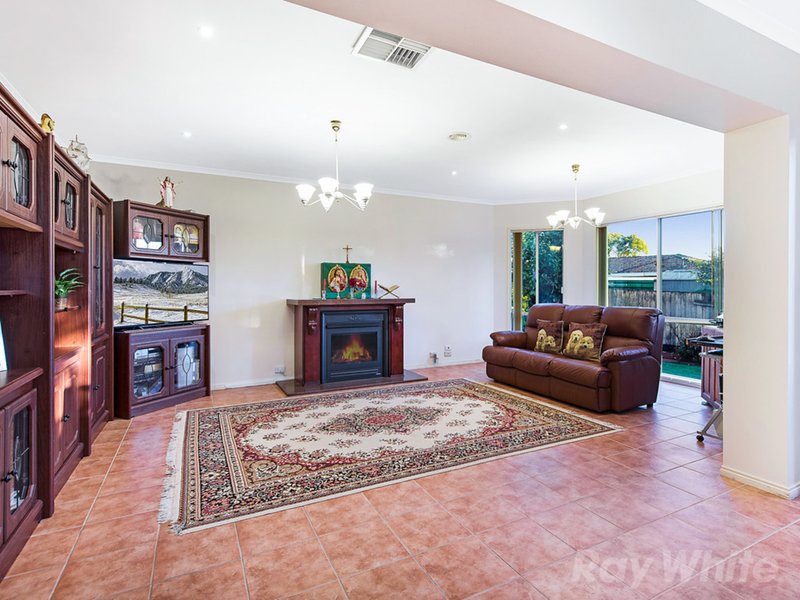 Photo - 8 Thames Court, Mulgrave VIC 3170 - Image 4