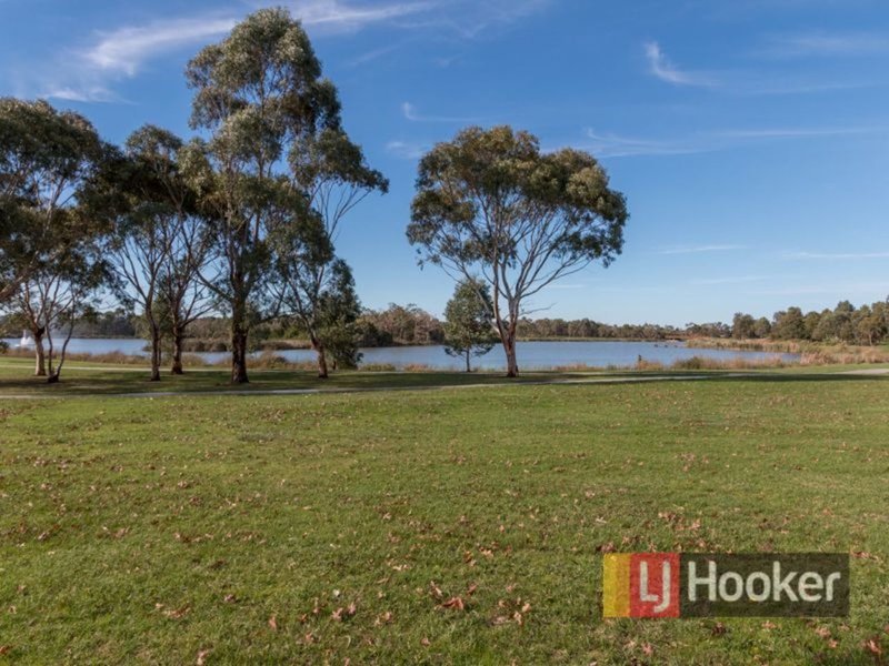 Photo - 8 The Quays , Narre Warren South VIC 3805 - Image 8