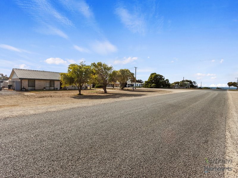 Photo - 8 Third Street, Wool Bay SA 5575 - Image 3