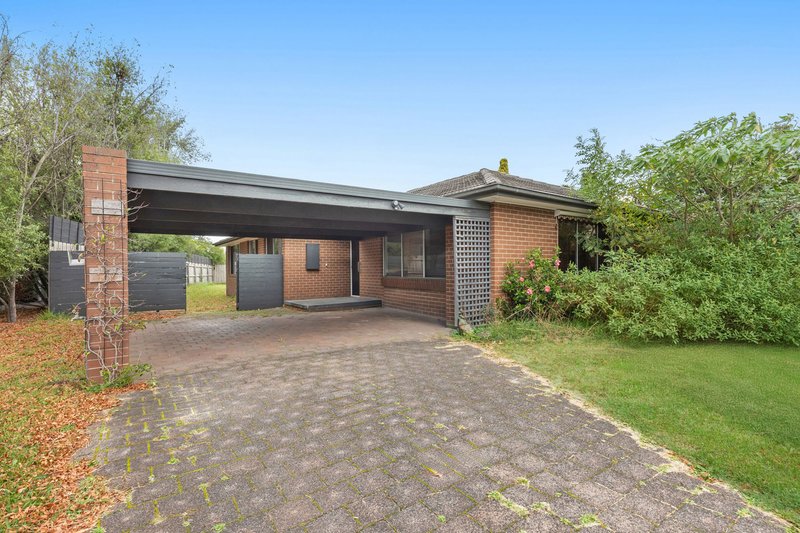 Photo - 8 Thirlmere Court, Berwick VIC 3806 - Image 3