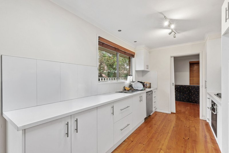 Photo - 8 Thirlmere Court, Berwick VIC 3806 - Image 6