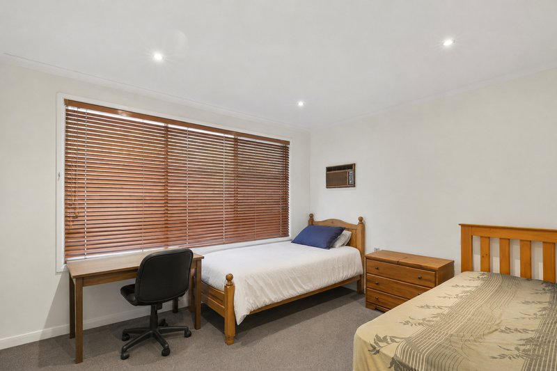 Photo - 8 Thirlmere Court, Berwick VIC 3806 - Image 8