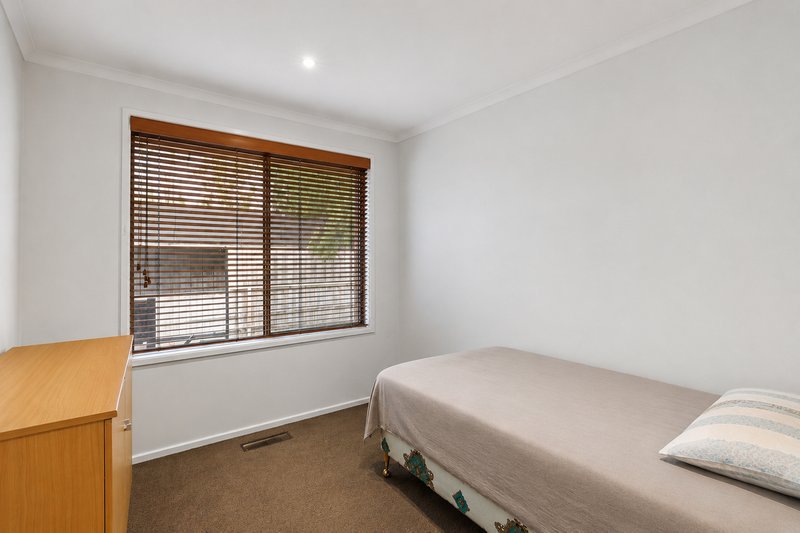 Photo - 8 Thirlmere Court, Berwick VIC 3806 - Image 11