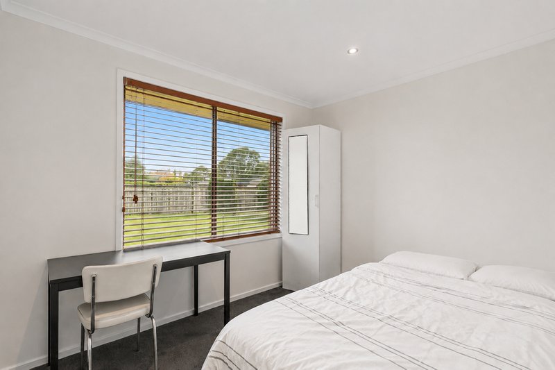Photo - 8 Thirlmere Court, Berwick VIC 3806 - Image 12