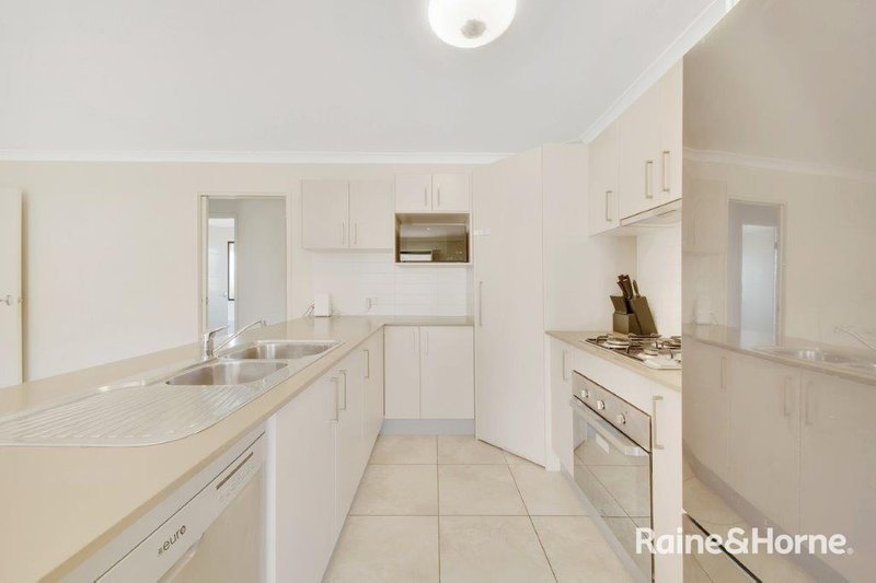 Photo - 8 Thornbill Street, New Auckland QLD 4680 - Image 2