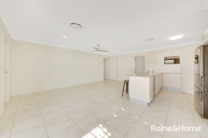 Photo - 8 Thornbill Street, New Auckland QLD 4680 - Image 3