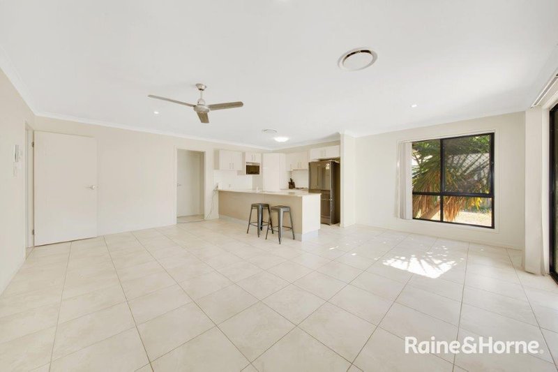 Photo - 8 Thornbill Street, New Auckland QLD 4680 - Image 5