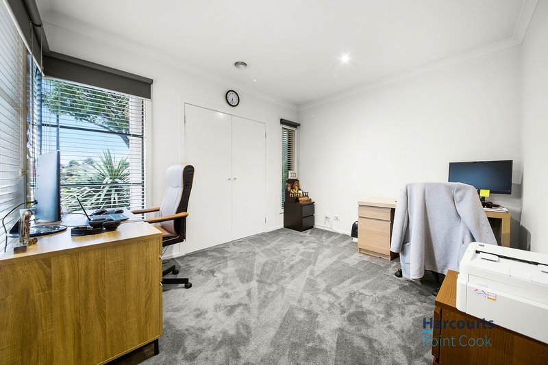 Photo - 8 Tiarella Street, Point Cook VIC 3030 - Image 5