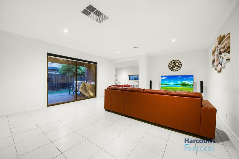 Photo - 8 Tiarella Street, Point Cook VIC 3030 - Image 16