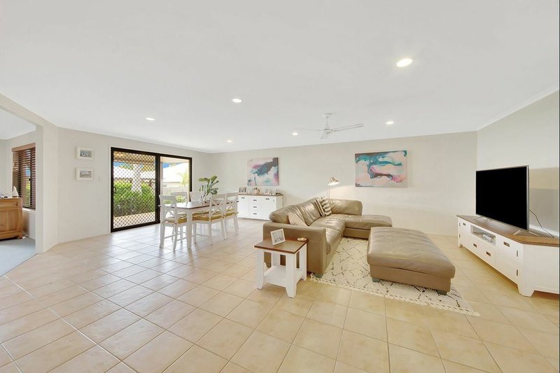 Photo - 8 Tina Drive, Tannum Sands QLD 4680 - Image 9