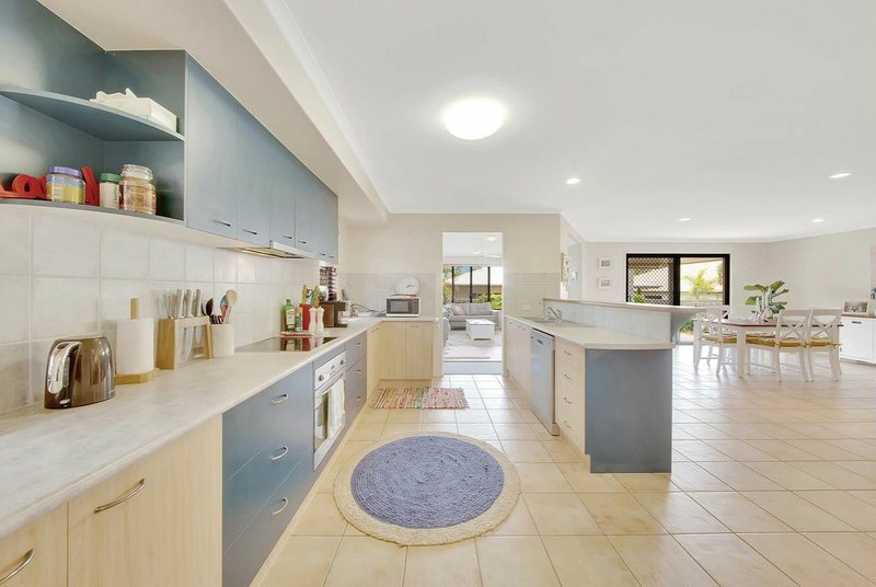 Photo - 8 Tina Drive, Tannum Sands QLD 4680 - Image 10