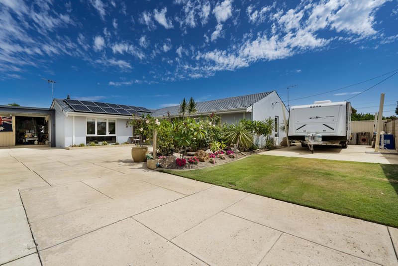 Photo - 8 Tobin Way, Cooloongup WA 6168 - Image 4