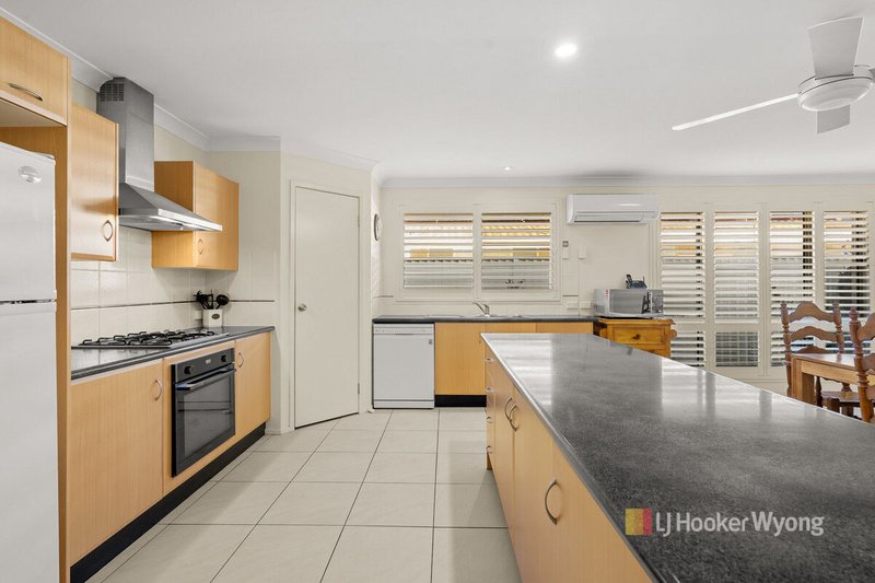 Photo - 8 Tooloom Close, Woongarrah NSW 2259 - Image 4