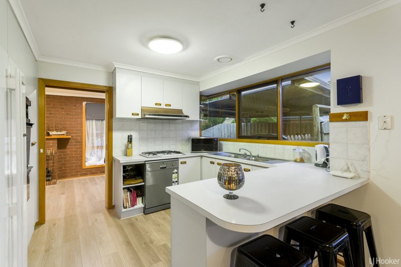 Photo - 8 Torbreck Close, Hoppers Crossing VIC 3029 - Image 3