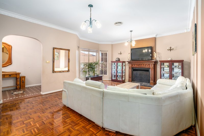 Photo - 8 Tosich Place, Bonnyrigg Heights NSW 2177 - Image 5