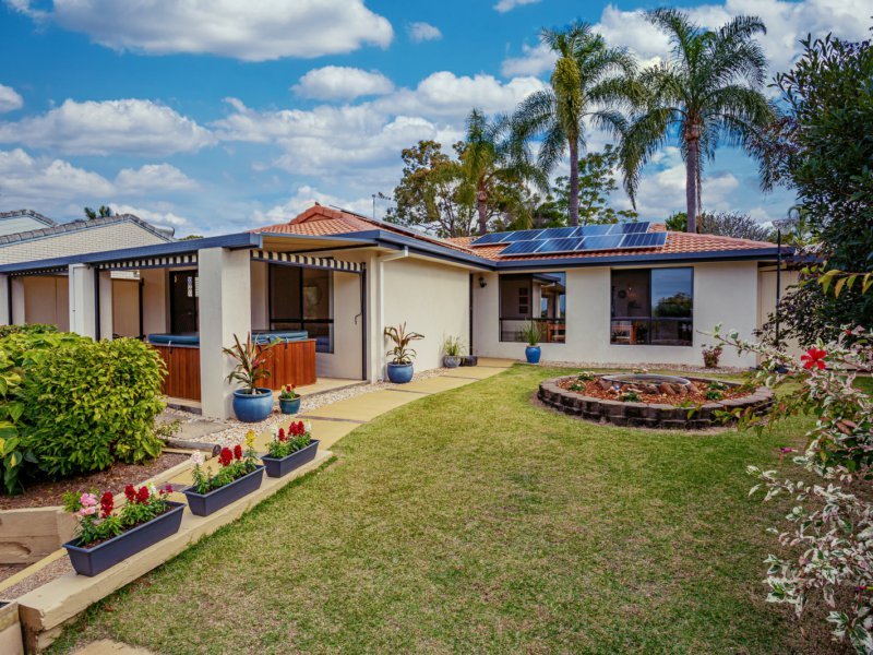 Photo - 8 Toukley Ct , Highland Park QLD 4211 - Image 6