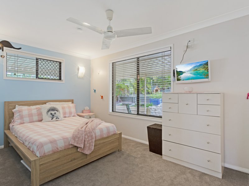 Photo - 8 Toukley Ct , Highland Park QLD 4211 - Image 16