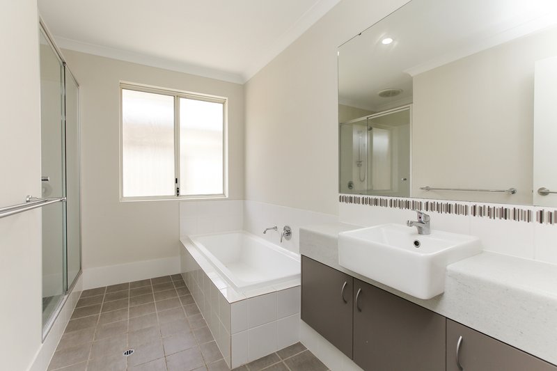 Photo - 8 Toulon Mews, Piara Waters WA 6112 - Image 18