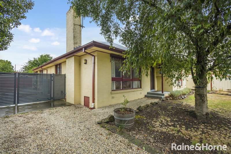 Photo - 8 Tower Street, Kyneton VIC 3444 - Image 2