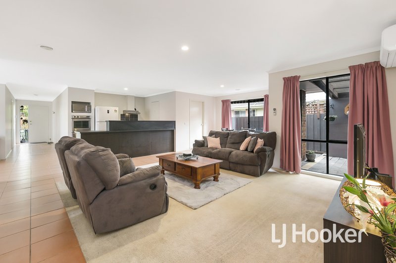 Photo - 8 Trafalgar Way, Cranbourne East VIC 3977 - Image 5