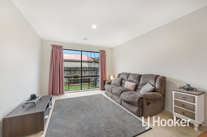 Photo - 8 Trafalgar Way, Cranbourne East VIC 3977 - Image 6