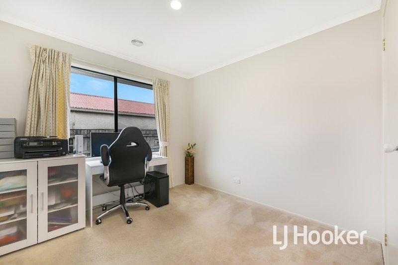 Photo - 8 Trafalgar Way, Cranbourne East VIC 3977 - Image 14