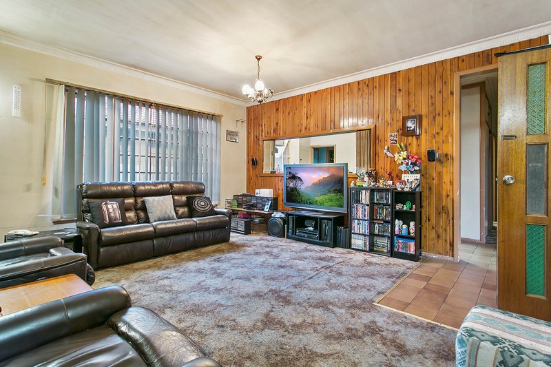 Photo - 8 Treesbank Avenue, Springvale VIC 3171 - Image 2