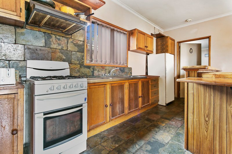 Photo - 8 Treesbank Avenue, Springvale VIC 3171 - Image 3