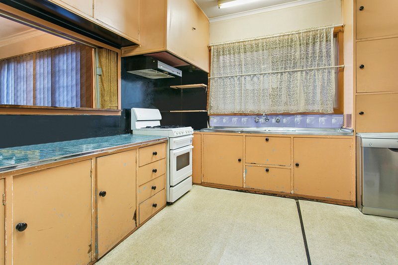 Photo - 8 Treesbank Avenue, Springvale VIC 3171 - Image 7