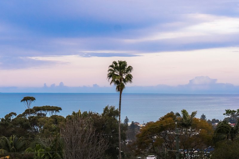 Photo - 8 Treetop Glen, Thirroul NSW 2515 - Image 2