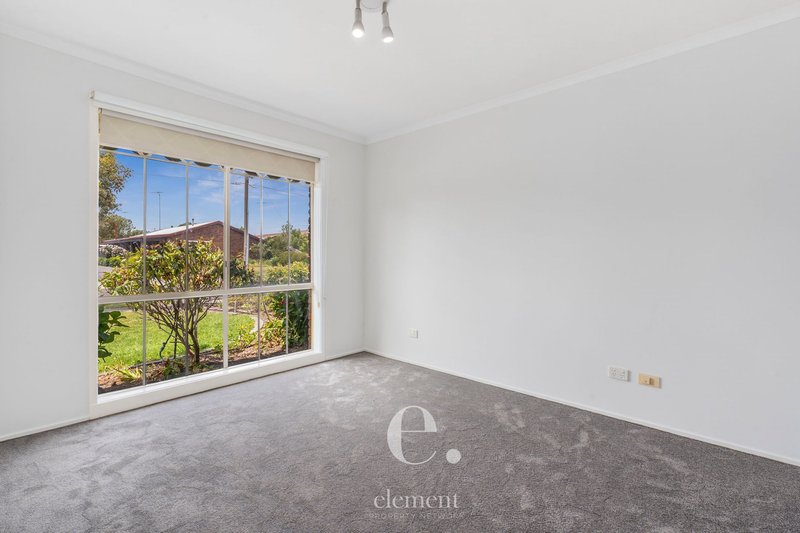 Photo - 8 Trenton Parade, St Albans Park VIC 3219 - Image 4