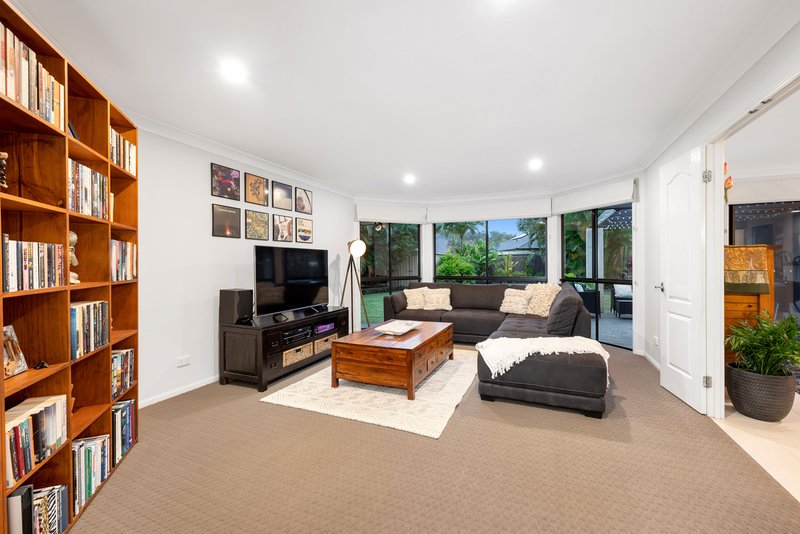 Photo - 8 Trevallyn Place, Upper Kedron QLD 4055 - Image 3