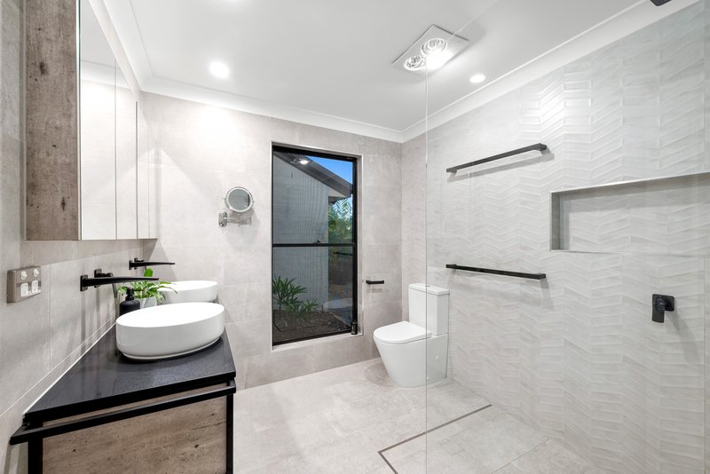 Photo - 8 Trevallyn Place, Upper Kedron QLD 4055 - Image 7